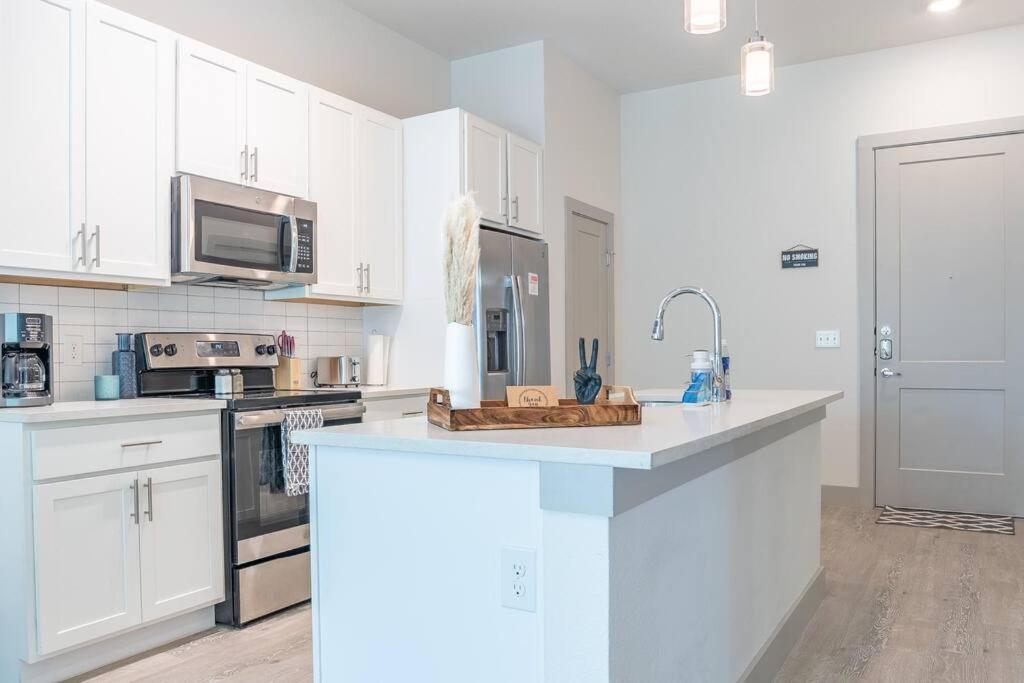 Beautiful Riverwalk Apt With Full Amenities, King Bed & Free Parking San Antonio Eksteriør billede
