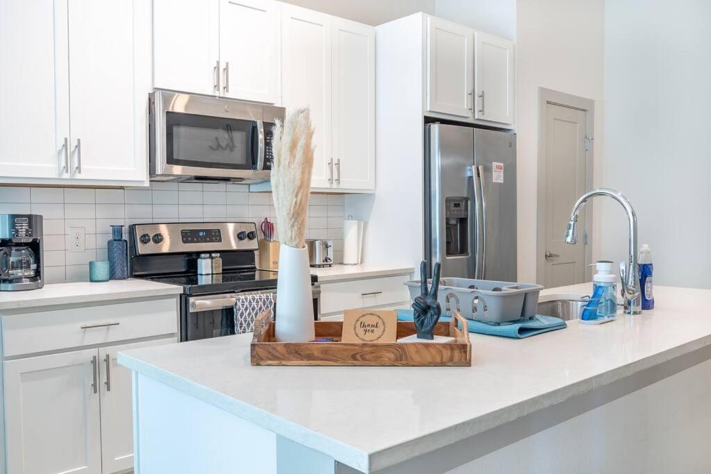 Beautiful Riverwalk Apt With Full Amenities, King Bed & Free Parking San Antonio Eksteriør billede