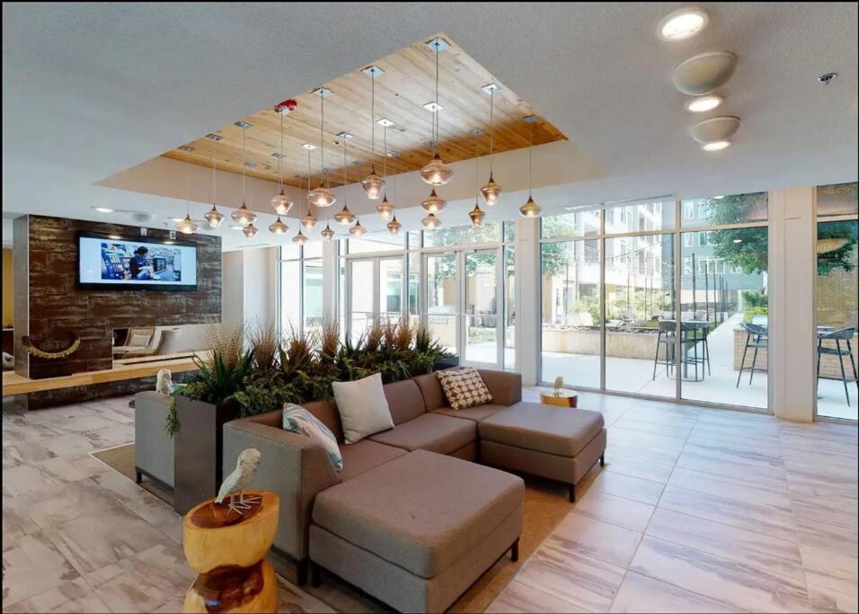 Beautiful Riverwalk Apt With Full Amenities, King Bed & Free Parking San Antonio Eksteriør billede