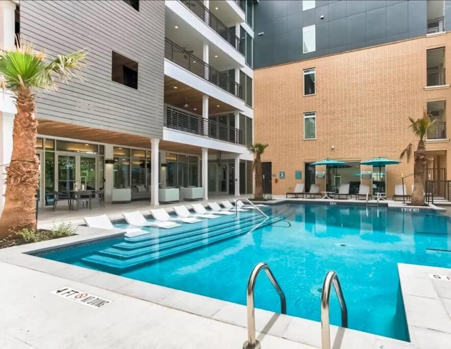 Beautiful Riverwalk Apt With Full Amenities, King Bed & Free Parking San Antonio Eksteriør billede