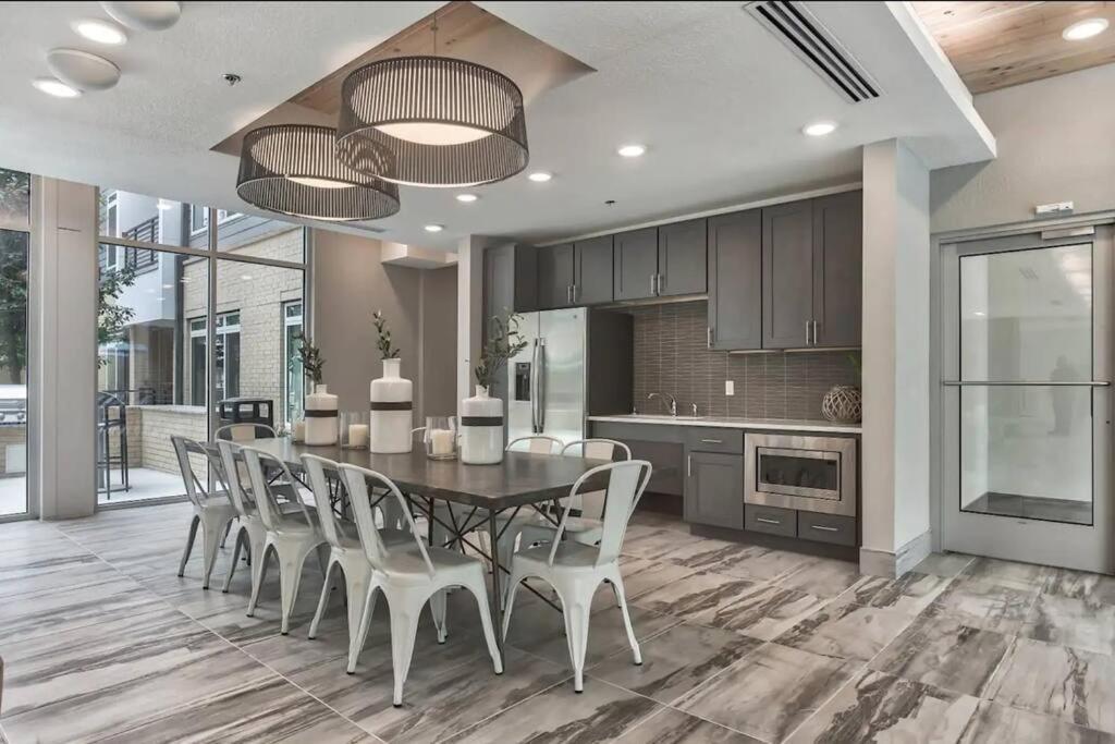 Beautiful Riverwalk Apt With Full Amenities, King Bed & Free Parking San Antonio Eksteriør billede