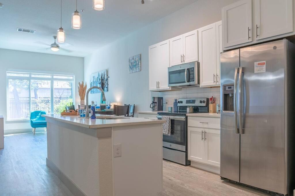 Beautiful Riverwalk Apt With Full Amenities, King Bed & Free Parking San Antonio Eksteriør billede
