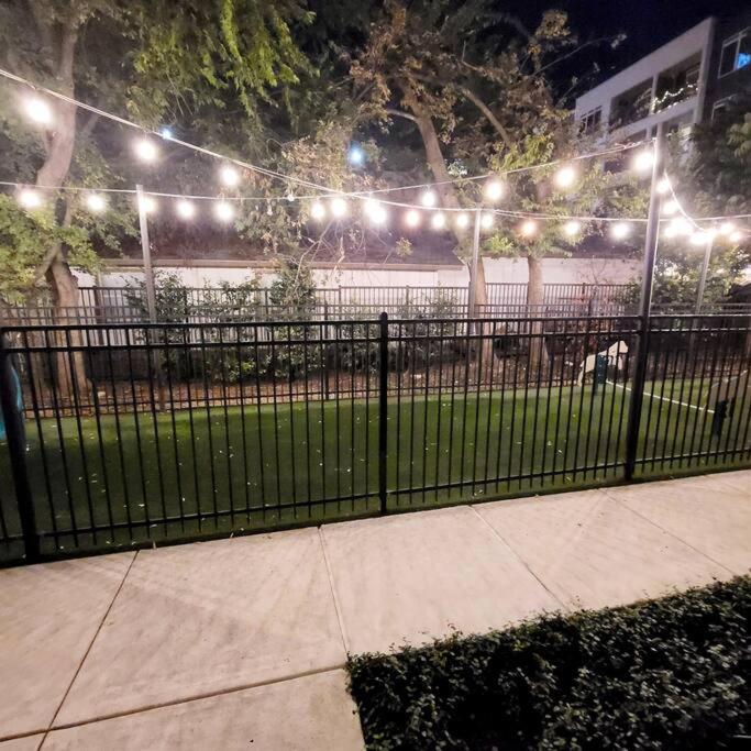 Beautiful Riverwalk Apt With Full Amenities, King Bed & Free Parking San Antonio Eksteriør billede