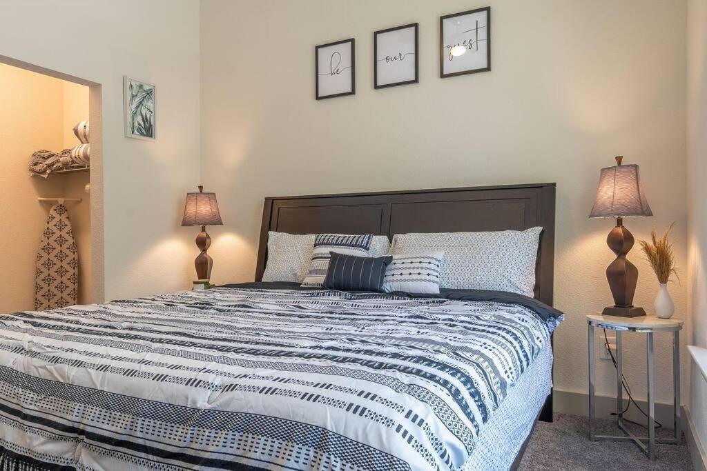Beautiful Riverwalk Apt With Full Amenities, King Bed & Free Parking San Antonio Eksteriør billede