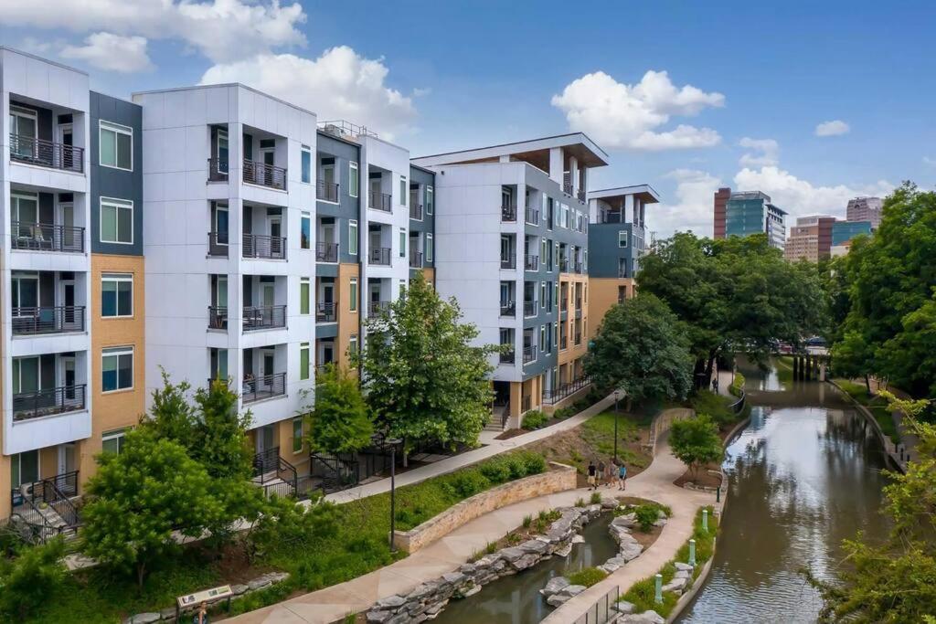 Beautiful Riverwalk Apt With Full Amenities, King Bed & Free Parking San Antonio Eksteriør billede