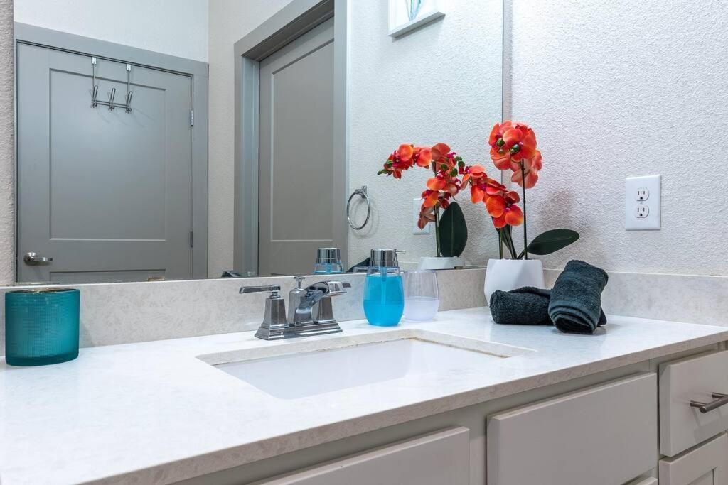 Beautiful Riverwalk Apt With Full Amenities, King Bed & Free Parking San Antonio Eksteriør billede
