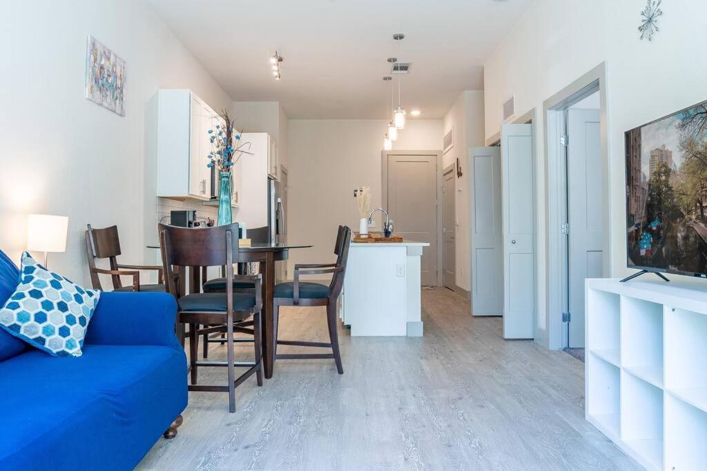 Beautiful Riverwalk Apt With Full Amenities, King Bed & Free Parking San Antonio Eksteriør billede