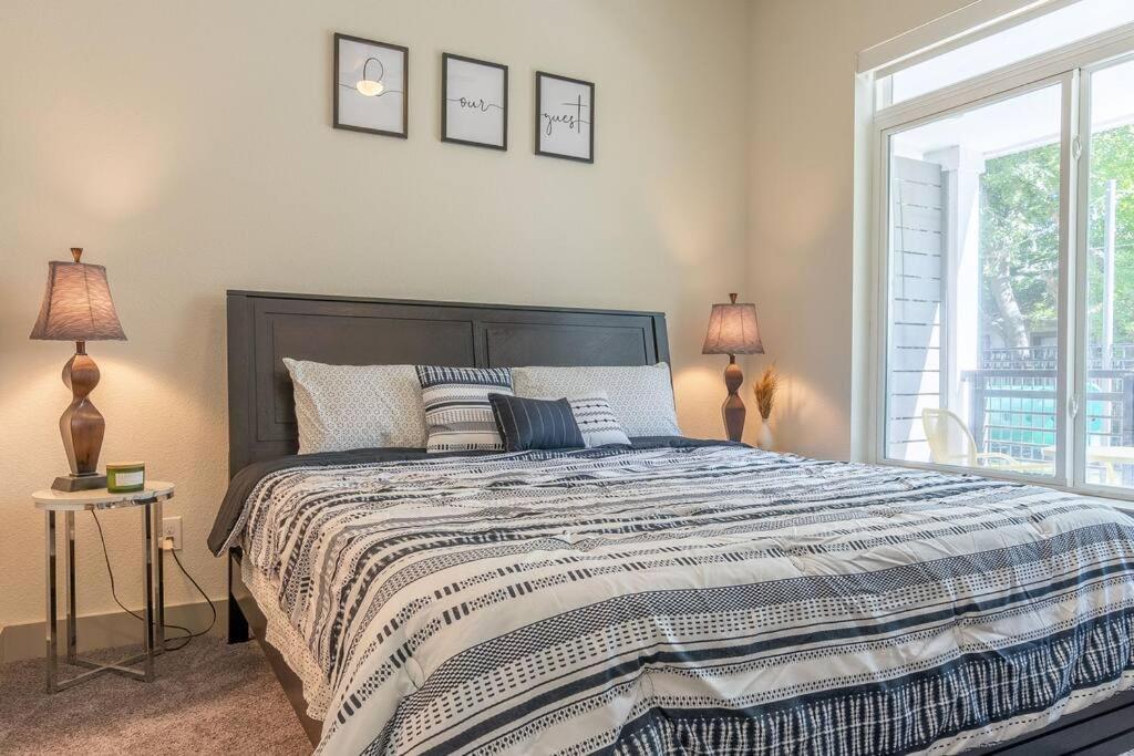 Beautiful Riverwalk Apt With Full Amenities, King Bed & Free Parking San Antonio Eksteriør billede